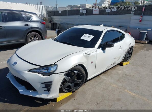 JF1ZNAA14H8700645 2017 TOYOTA 86 White წინა ხედი