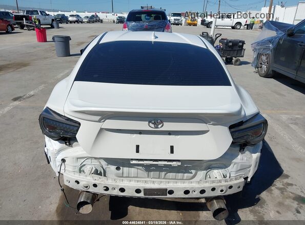 JF1ZNAA14H8700645 2017 TOYOTA 86 White 