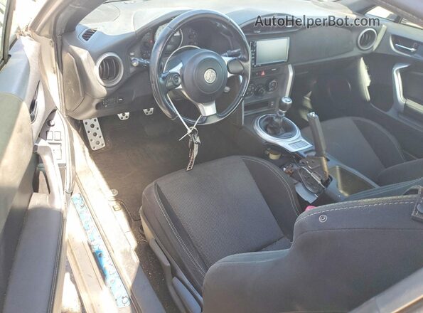 JF1ZNAA16H9703749 2017 TOYOTA 86 White წინა პანელის ხედი