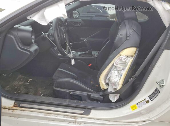 JF1ZNBE16P9764193 2023 TOYOTA GR White Widok wnętrza z przodu