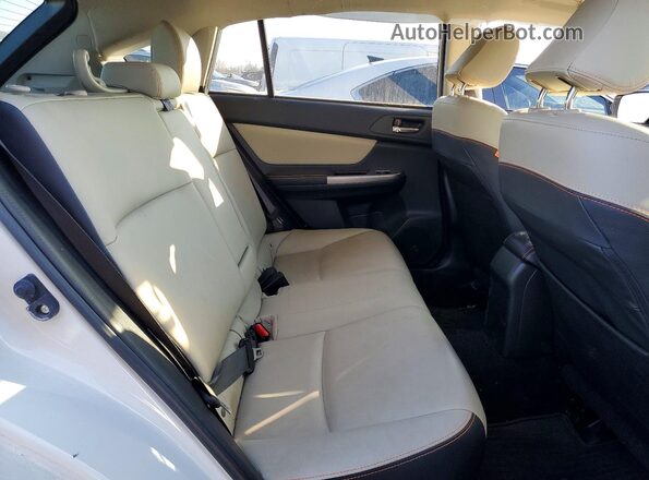 JF2GPAKC1GH200664 2016 SUBARU CROSSTREK White Вид задніх сидінь