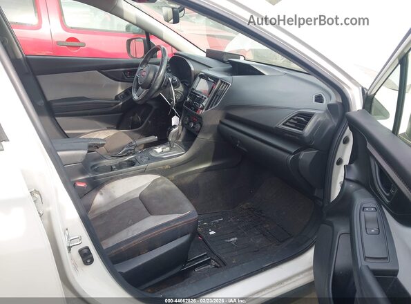 JF2GTABC1JH229858 2018 SUBARU CROSSTREK Белый Вид салона спереди