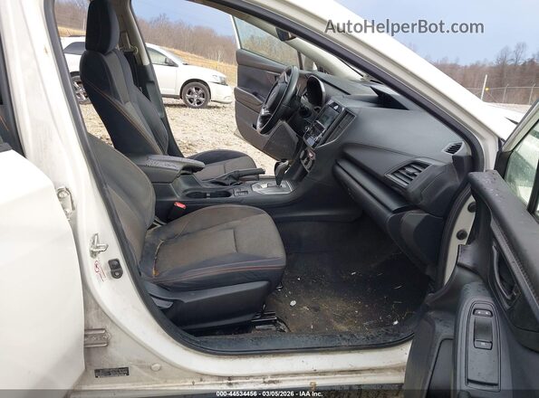 JF2GTACC5K8273264 2019 SUBARU CROSSTREK White Front interior view