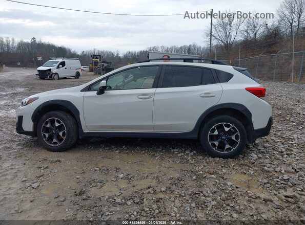 JF2GTACC5K8273264 2019 SUBARU CROSSTREK White 360 interior view