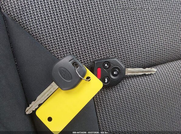 JF2GTACC5KH236523 2019 SUBARU CROSSTREK Красный Вид панели приборов