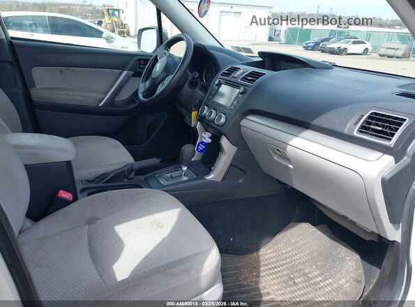 JF2SJABC1GH450868 2016 SUBARU FORESTER 2.5 White Вид салону спереду