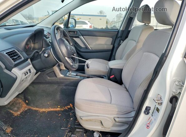 JF2SJABC5GH539469 2016 SUBARU FORESTER 2.5 White Front interior view