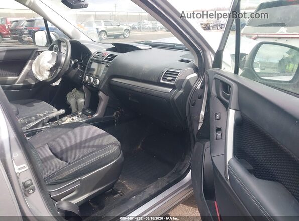 JF2SJAEC2JH515455 2018 SUBARU FORESTER 2.5 Silver Front interior view