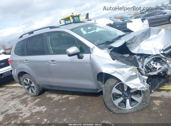 JF2SJAEC2JH515455 2018 SUBARU FORESTER 2.5 Silver Rear interior view