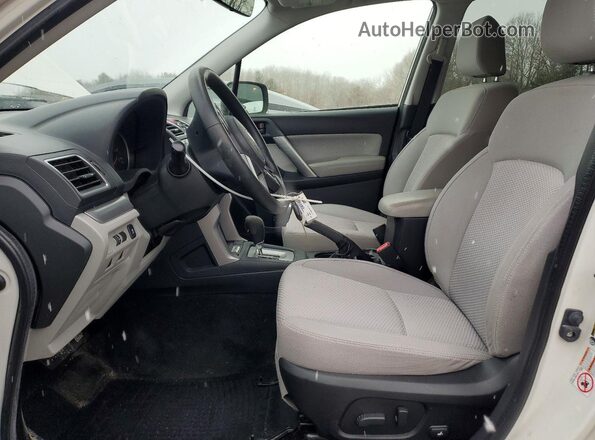 JF2SJAEC5HH496507 2017 SUBARU FORESTER 2.5 Белый Вид салона спереди
