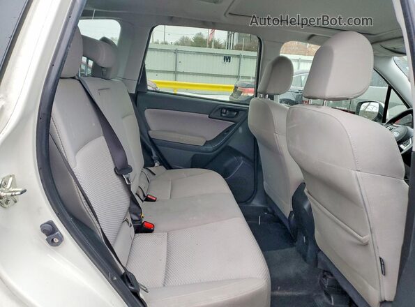 JF2SJAEC5HH496507 2017 SUBARU FORESTER 2.5 Белый Вид задней части салона