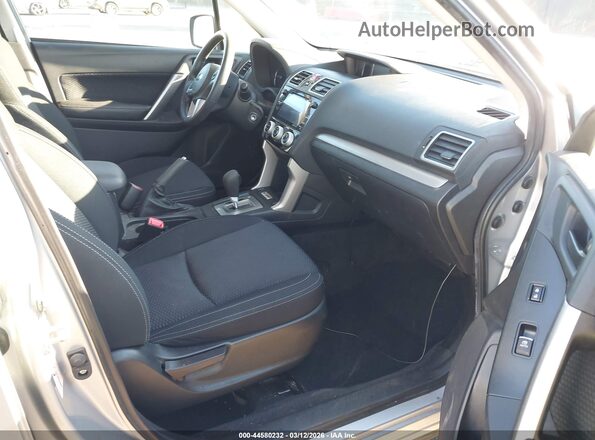 JF2SJAGC5HH430892 2017 SUBARU FORESTER 2.5 Silver Вид салону спереду