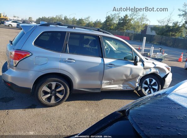 JF2SJAGC5HH430892 2017 SUBARU FORESTER 2.5 Silver Вид задньої частини салону