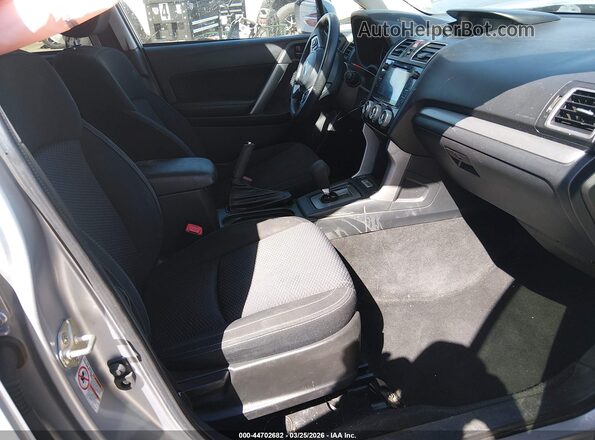 JF2SJAGC6HH577304 2017 SUBARU FORESTER 2.5 Серый Вид салона спереди
