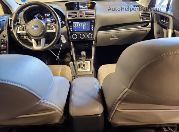 JF2SJAJC3HH463933 2017 SUBARU FORESTER 2.5 Синий Вид панели приборов