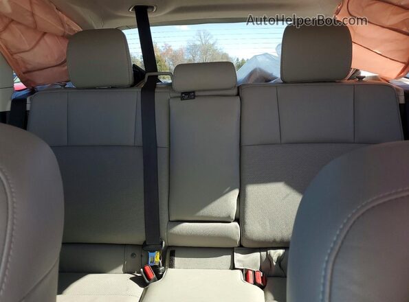 JF2SJARC6JH531958 2018 SUBARU FORESTER 2.5 White Rear seats view