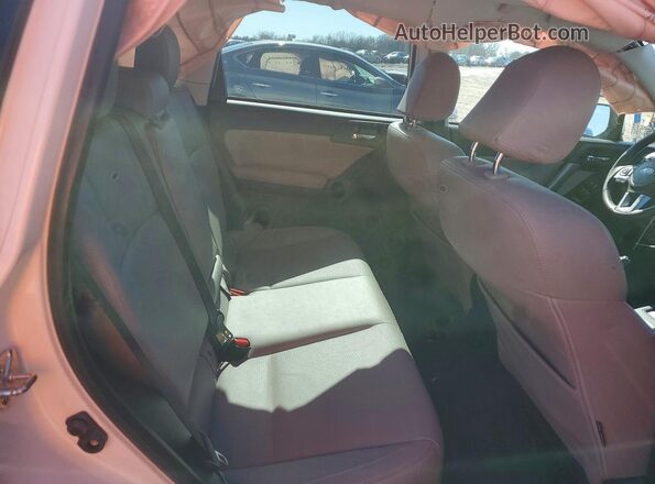 JF2SJARC6JH531958 2018 SUBARU FORESTER 2.5 White Rear interior view
