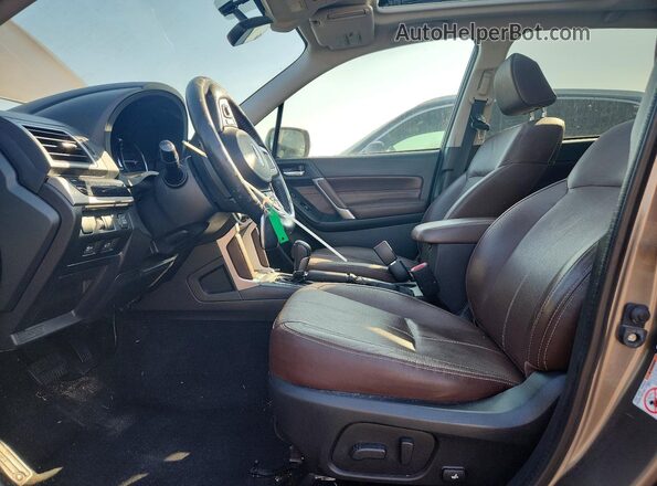 JF2SJAWC3HH485598 2017 SUBARU FORESTER 2.5I TO Коричневый Вид салона спереди