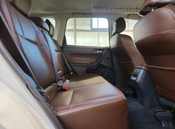 JF2SJESC8HH451203 2017 SUBARU FORESTER 2.5I TO White Вид задньої частини салону
