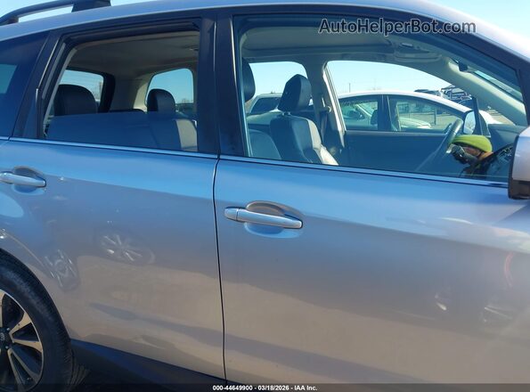 JF2SJGEC2HH561400 2017 SUBARU FORESTER2. Silver 