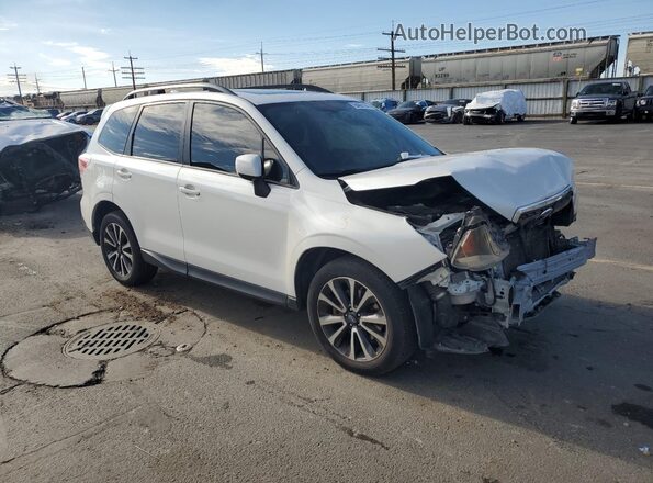 JF2SJGEC3JH535880 2018 SUBARU FORESTER2. White Передня права чверть