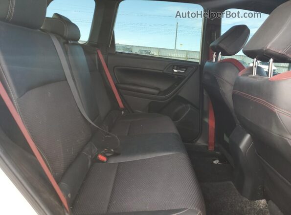 JF2SJGEC3JH535880 2018 SUBARU FORESTER2. White Вид задньої частини салону
