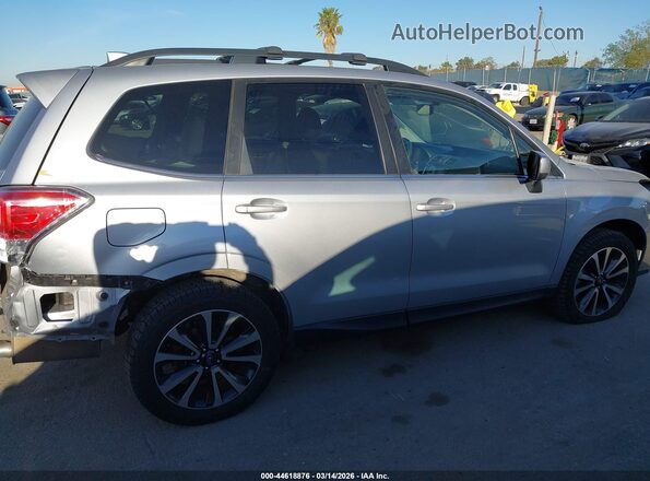 JF2SJGECXHH516690 2017 SUBARU FORESTER2. Silver 