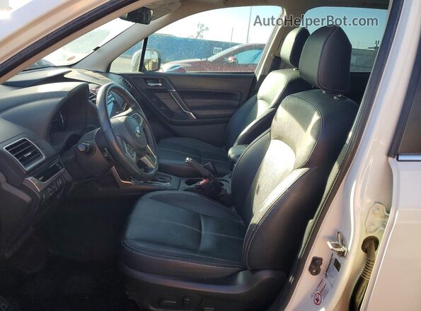 JF2SJGWC9JH566968 2018 SUBARU FORESTER2. White Vista interior delantera