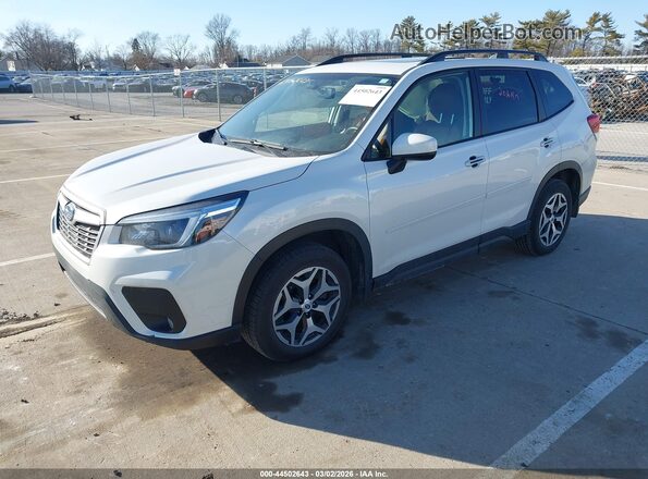 JF2SKAJC2MH417579 2021 SUBARU FORESTER White Front left