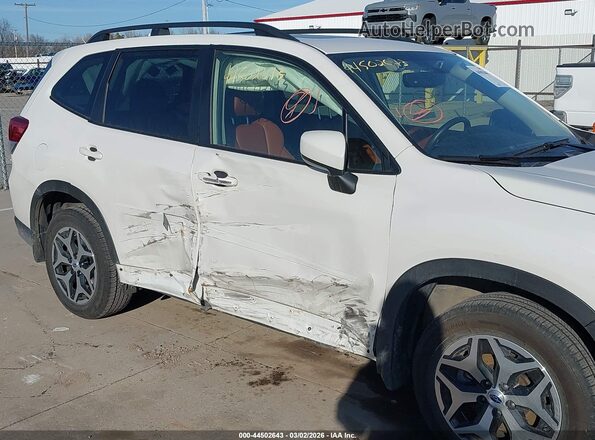 JF2SKAJC2MH417579 2021 SUBARU FORESTER White Front view