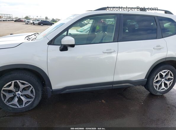 JF2SKAJC2MH565344 2021 SUBARU FORESTER White Սալոնի 360 աստիճան տեսք