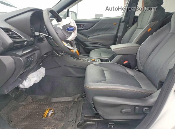 JF2SKAJC4RH527539 2024 SUBARU FORESTER White Widok wnętrza z przodu