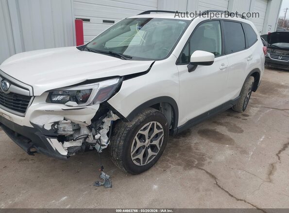 JF2SKAJC6MH482175 2021 SUBARU FORESTER White Առջևի ձախ երեք քառորդ տեսարան