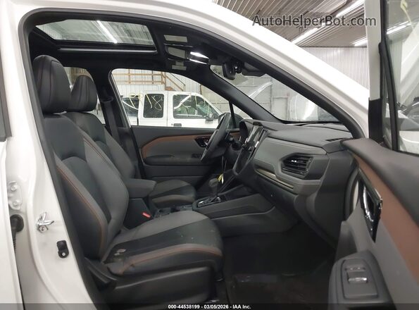 JF2SLDHC4SH515210 2025 SUBARU FORESTER White წინა სალონის ხედი