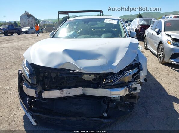 JHMZC5F34KC000824 2019 HONDA CLARITY White Вид задньої частини салону