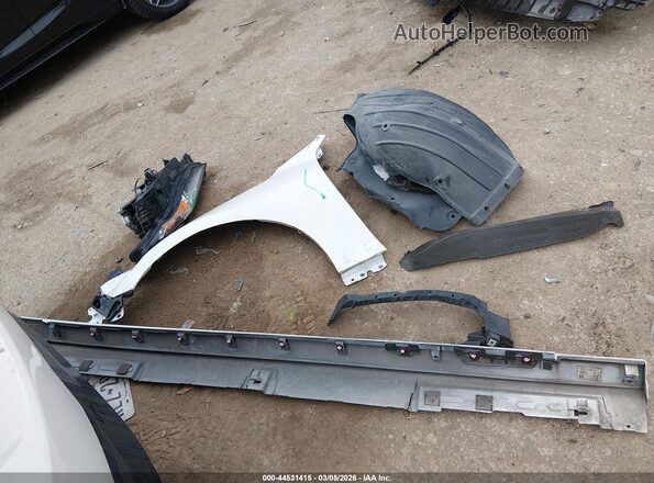 JM1BPAJM5K1146113 2019 MAZDA 3 White 