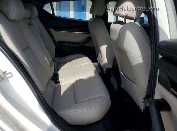 JM1BPALL3M1401638 2021 MAZDA 3 White Rear seats view