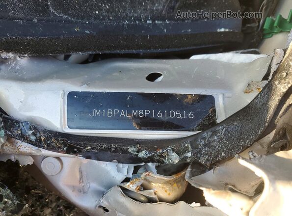 JM1BPALM8P1610516 2023 MAZDA 3 Silver Widok komory silnika