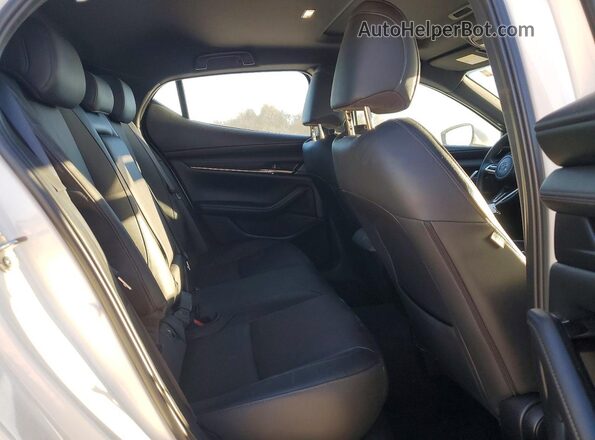 JM1BPBMM9P1603031 2023 MAZDA 3 White Հետևի նստատեղերի տեսք