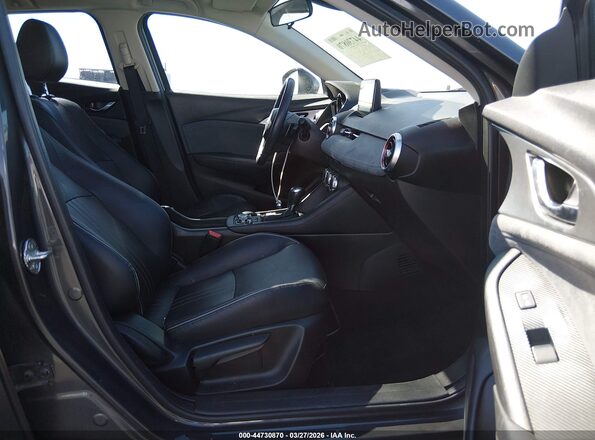 JM1DKDD76K1459623 2019 MAZDA CX-3 Серый Вид салона спереди