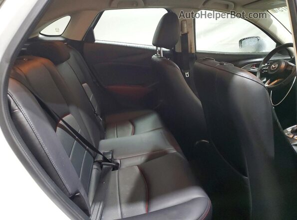 JM1DKFC77J0331635 2018 MAZDA CX-3 White უკანა სალონის ხედი
