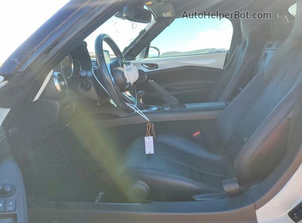 JM1NDAD7XP0558035 2023 MAZDA MX-5 White წინა სალონის ხედი