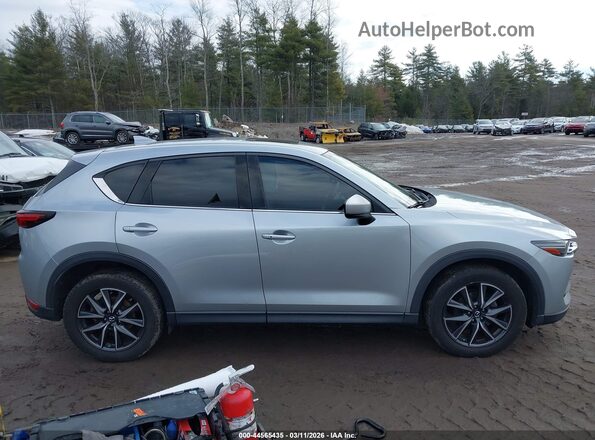 JM3KFADM7J0304073 2018 MAZDA CX-5 Light Blue Widok wnętrza z tyłu