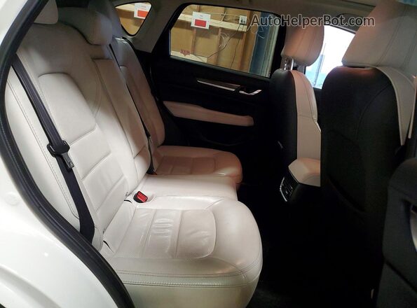 JM3KFBDM7M1301324 2021 MAZDA CX-5 White Widok wnętrza z tyłu