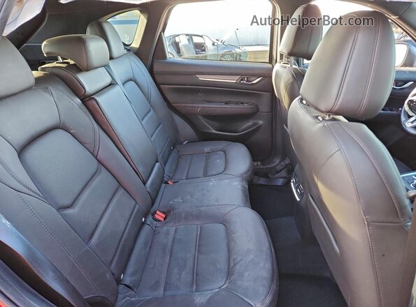 JM3KFBXY0N0645034 2022 MAZDA CX-5 Red Widok wnętrza z tyłu