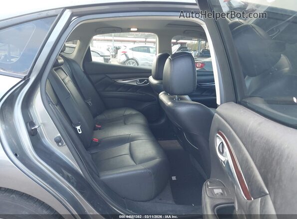 JN1BY1AR6HM770652 2017 INFINITI Q70 Gray Vista de la etiqueta del VIN