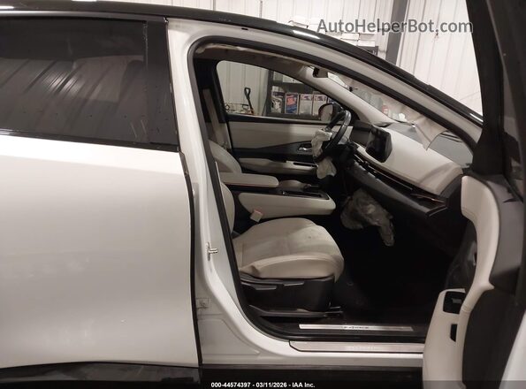 JN1DF0BB7PM707374 2023 NISSAN ARIYA Белый Вид салона спереди
