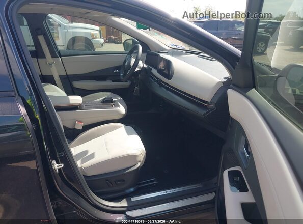 JN1DF0BBXRM731526 2024 NISSAN OTHER Green Вид салону спереду