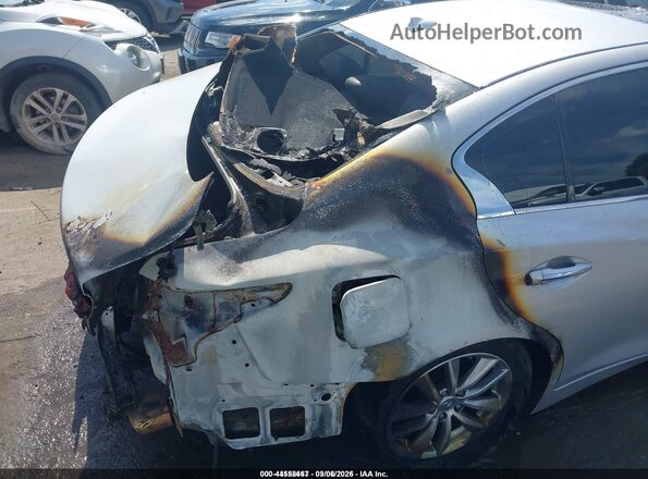 JN1EV7AP6HM738453 2017 INFINITI Q50 Silver Widok z przodu