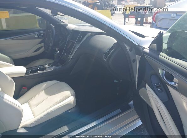 JN1EV7EK0LM340033 2020 INFINITI Q60 Серебряный Вид салона спереди